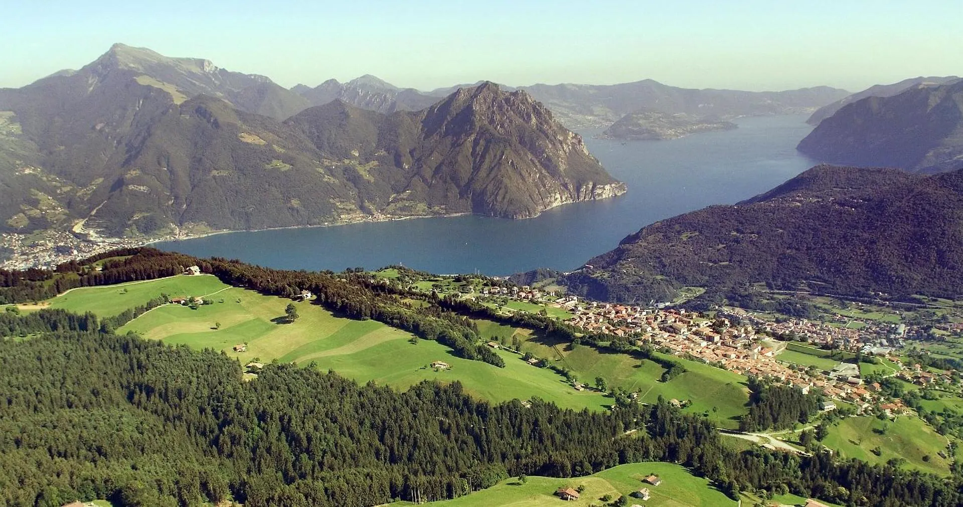 Carlotta Mountain Lake Iseo Hospitality Боссико